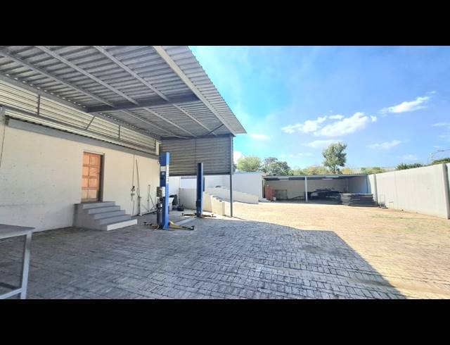 8,476M² OFFICE FOR SALE IN VEREENIGING INDUSTRIAL